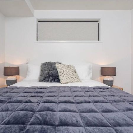 City Centre Apartment Close To Hagley Park クライストチャーチ エクステリア 写真